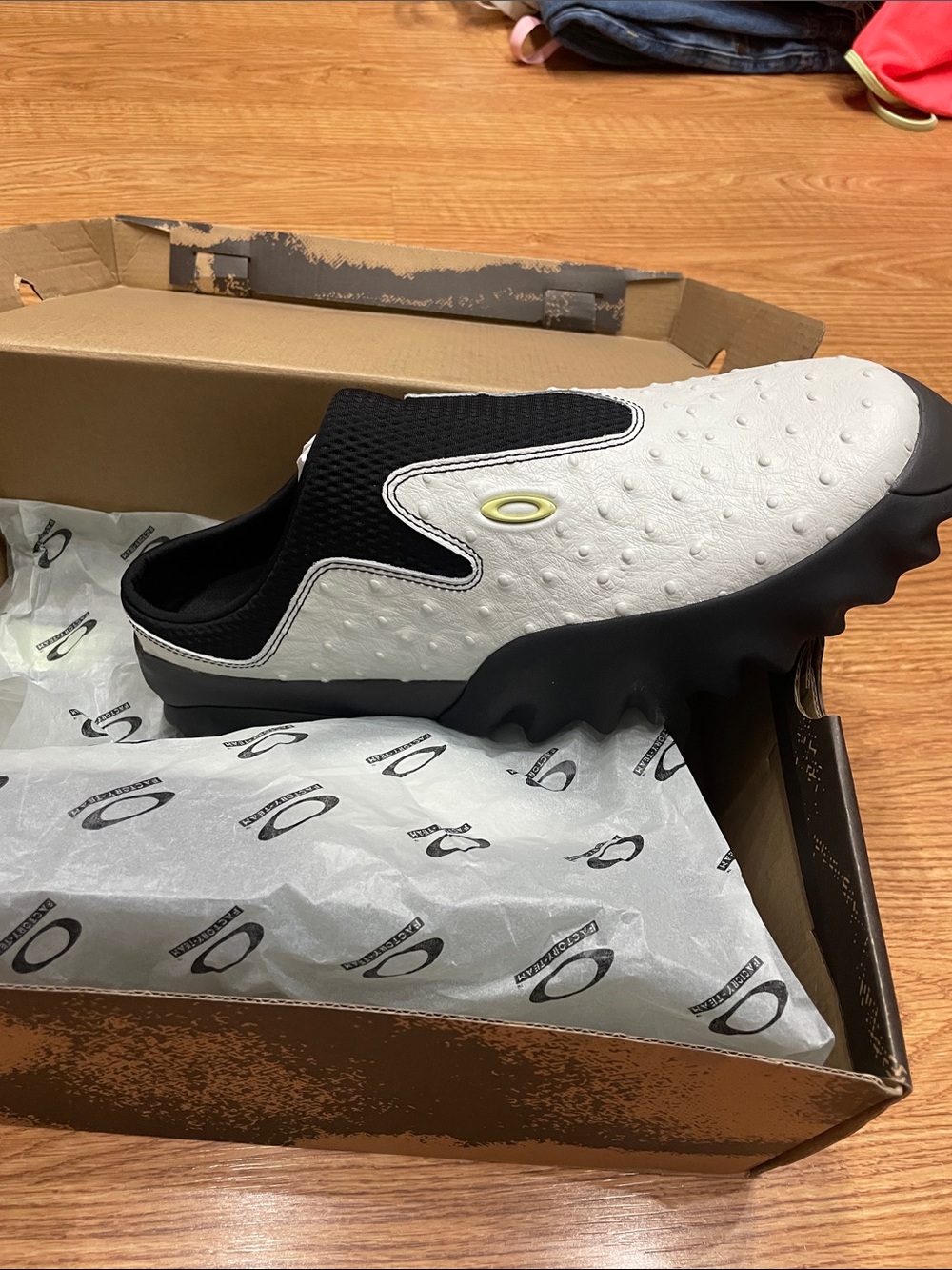 NEVER WORN Oakley White & Black Slip-On Loafer